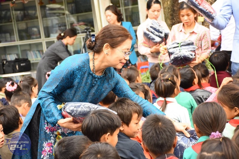 VIDEO: Nữ doanh nhân và “Tấm lòng vàng” 